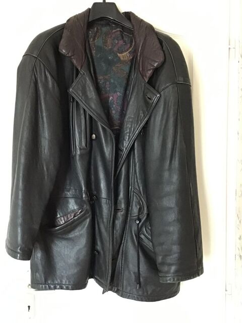 veste  cuirs et laine 150 Saint-Quentin-la-Poterie (30)