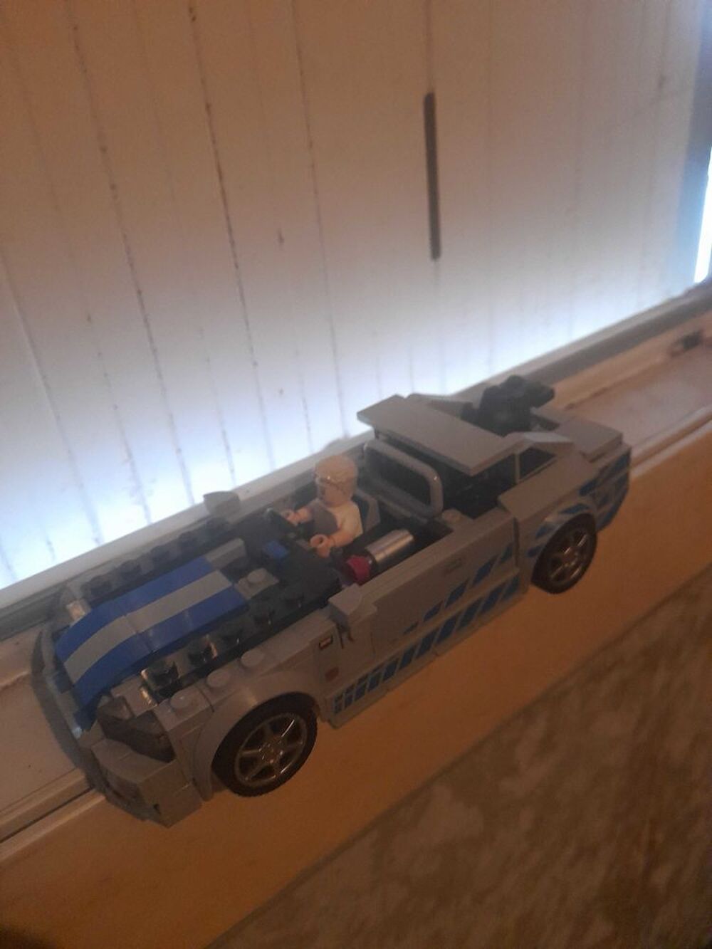 une voiture lego fast en farius Jeux / jouets
