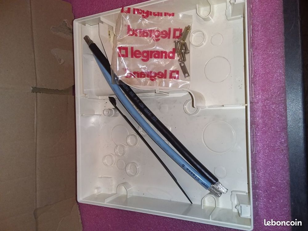 COFFRET ELECTRIQUE pour disjoncteur + compteur monophas&eacute; LEG Bricolage