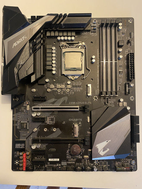 Pack : Intel Core i9-9900KF + Gigabyte Z390 Aorus Elite 350 Mende (48)