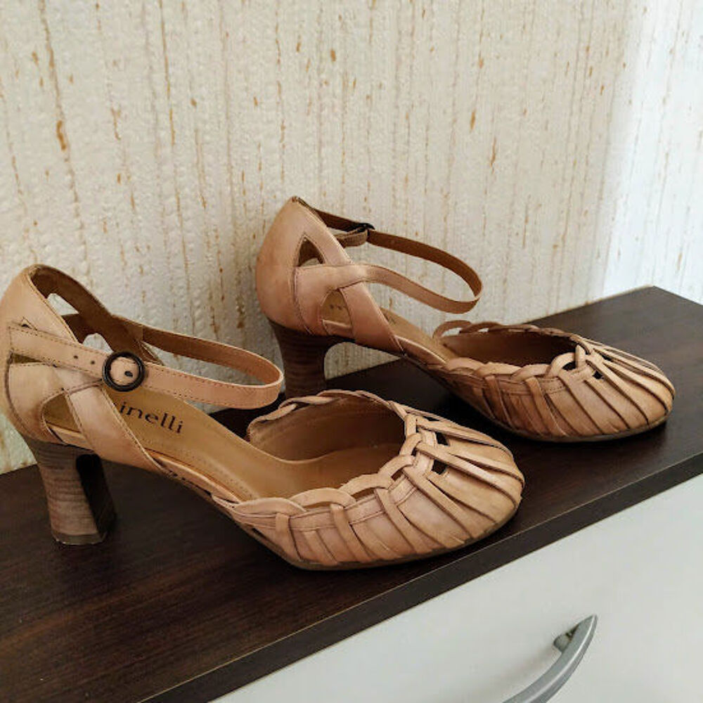 Trotteurs ville cuir beige
pointure 37 Chaussures