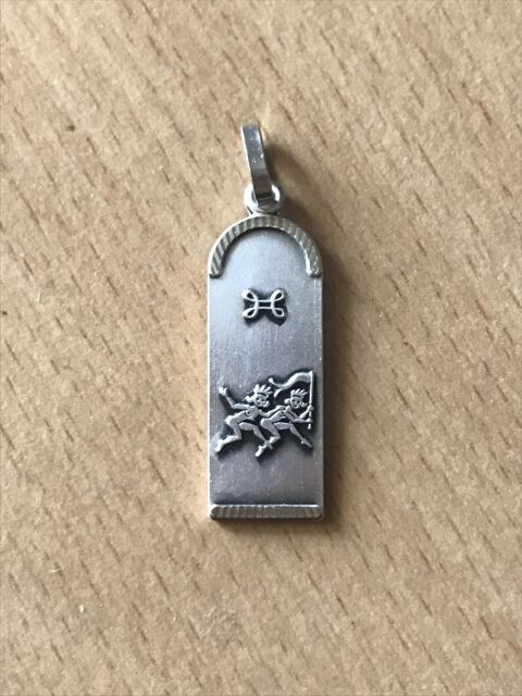 Mdaille pendentif Gmeaux plaqu argent longueur 2 cm
Signe 12 Saint-Prix (95)