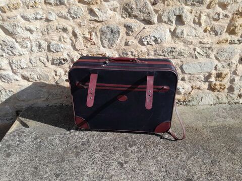 Grande valise 0 Oroux (79)