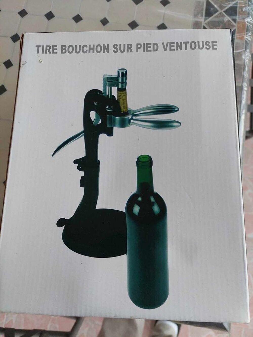 Tire-bouchon &agrave; pied avec ventouse jamais servi. Cuisine