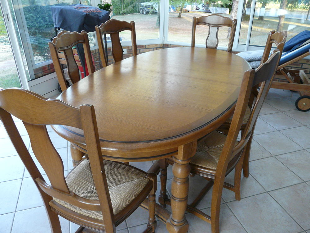 table avec rallonges en ch&ecirc;ne massif et 6 chaises Meubles