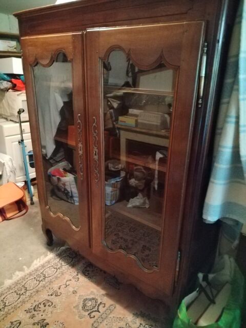 Meuble armoire ,biblioth�que ancien
126 Villev�que (49)