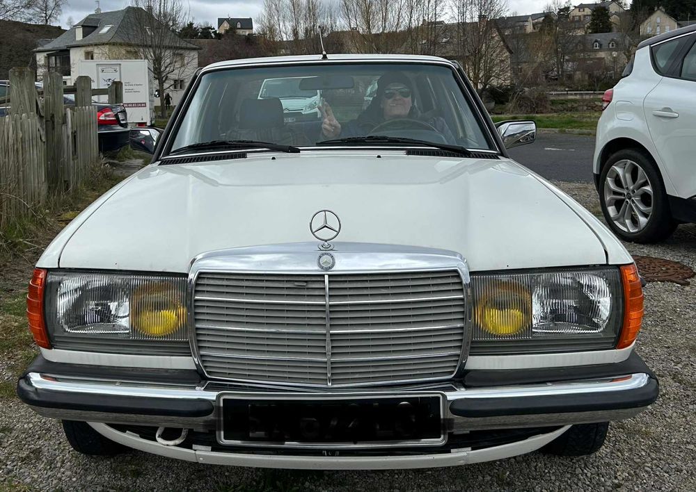 300 D 1983 occasion 48130 Aumont-Aubrac