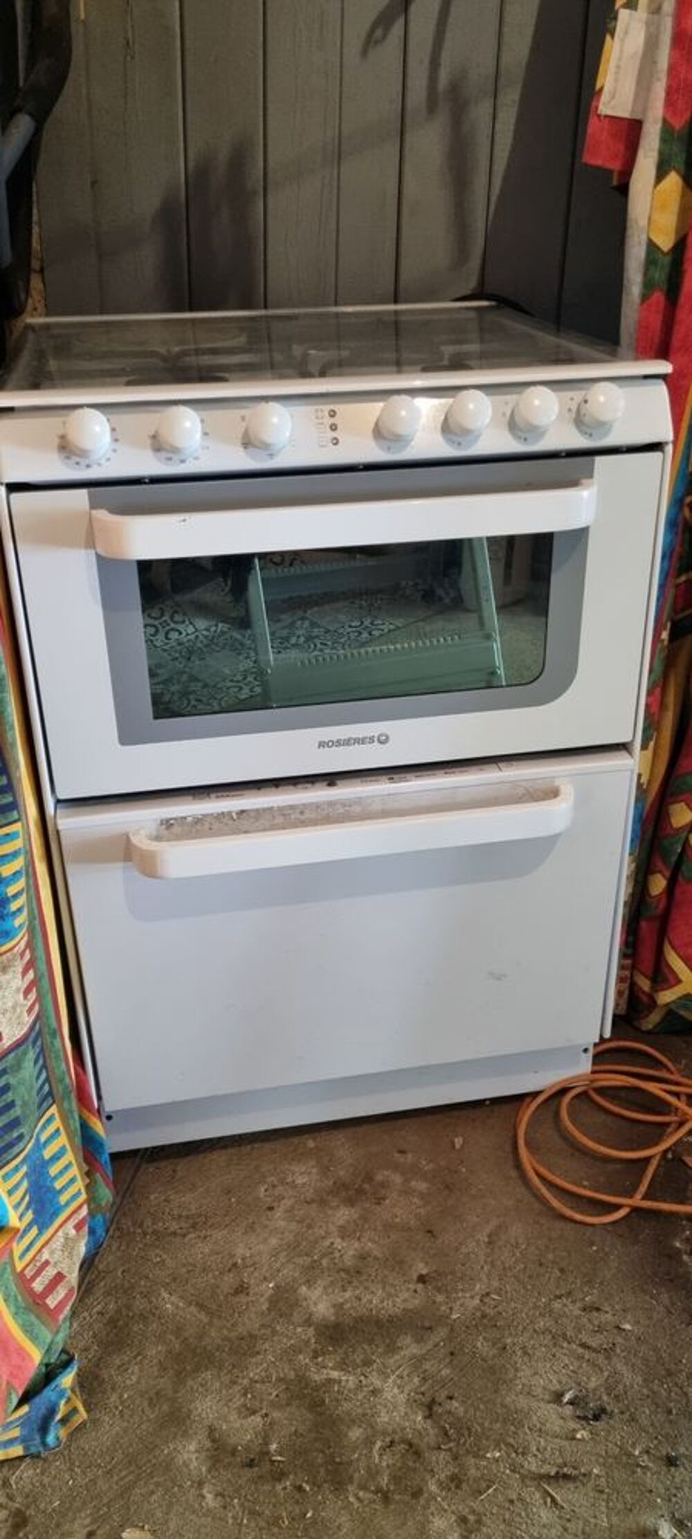 Rosi&egrave;re ( four, lave-vaisselle, 3 feux gaz et 1 &eacute;lectrique) Electroménager