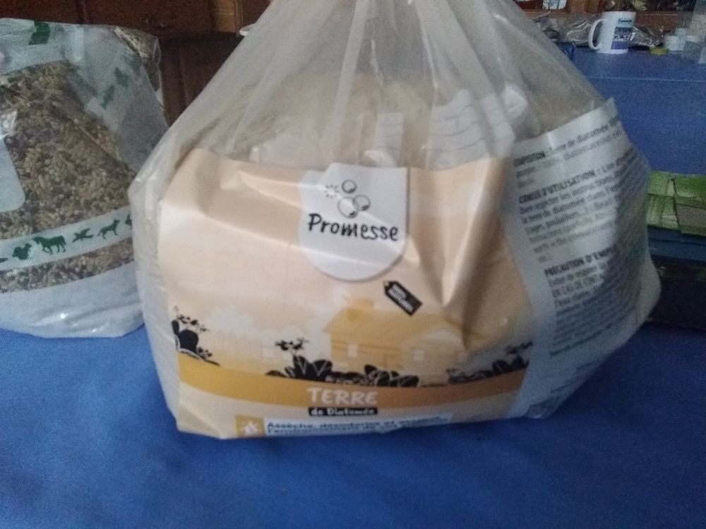   1,5 Kg  terre  Diatomée + Graines  canaris + Sable Maritime  