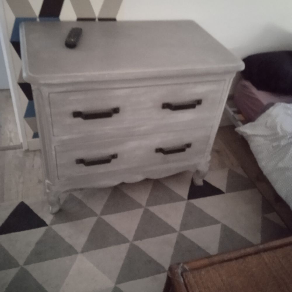 Commode patin&eacute;e bois massif grise 2 tiroirs 53 de profondeur Meubles
