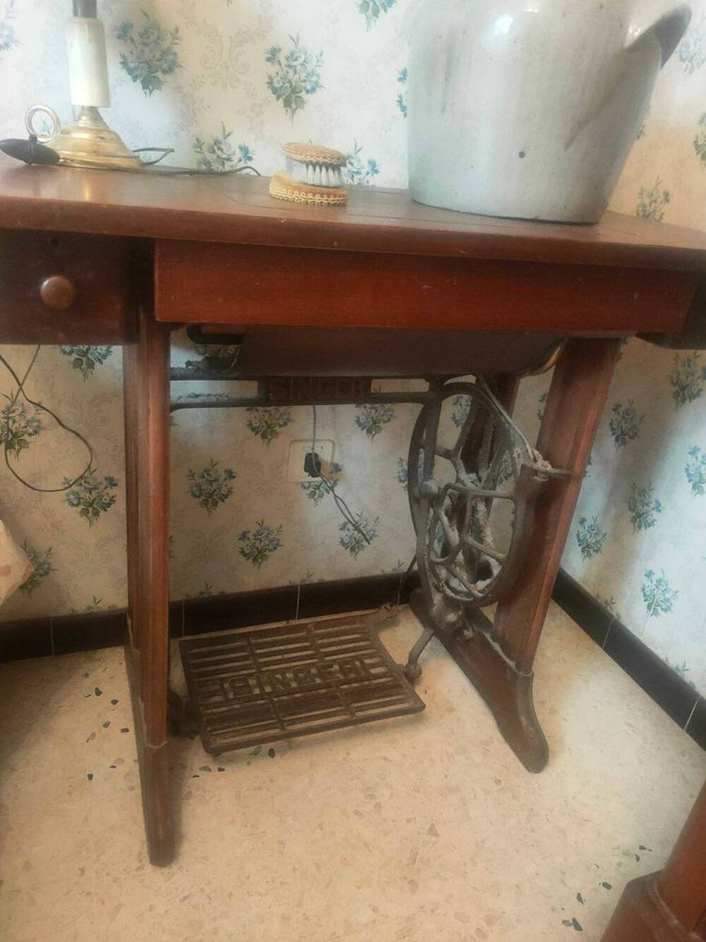 Machine &agrave; coudre ancienne 