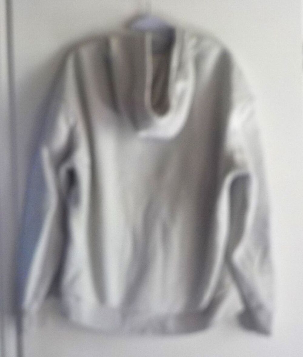 SWEAT A CAPUCHE BLANC/ECRU KIABI TAILLE M Vêtements