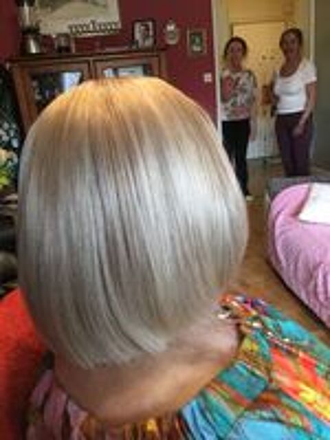   Coiffeuse à domicile  