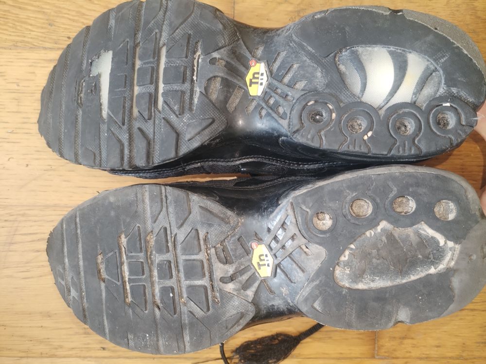 Nike TN (43)
Chaussures
