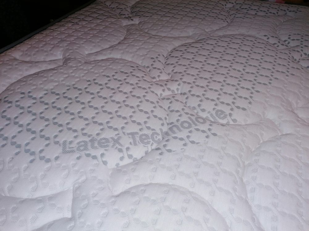 Matelas mousse avec sommier tapissier ensemble neuf Meubles