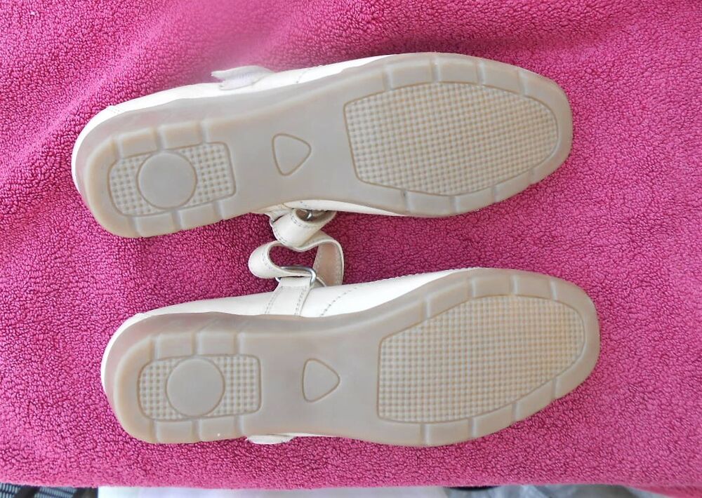 paire de mocassins beige tout en cuir // femme / NEUVE Chaussures