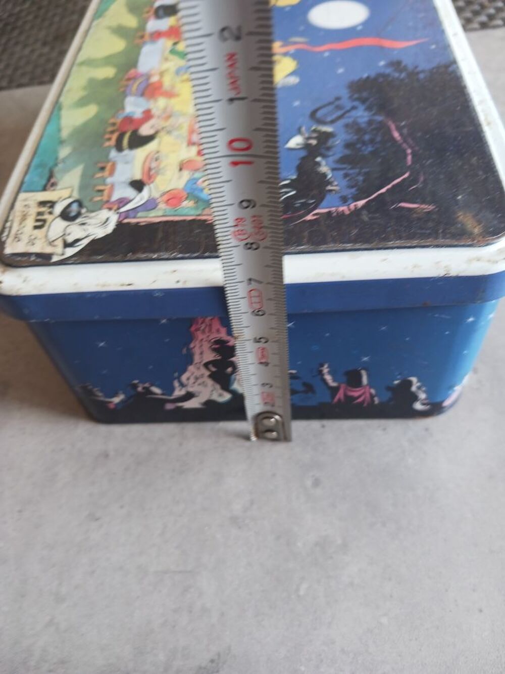 boite en m&eacute;tal vintage avec motifs de bande dessin&eacute;e 