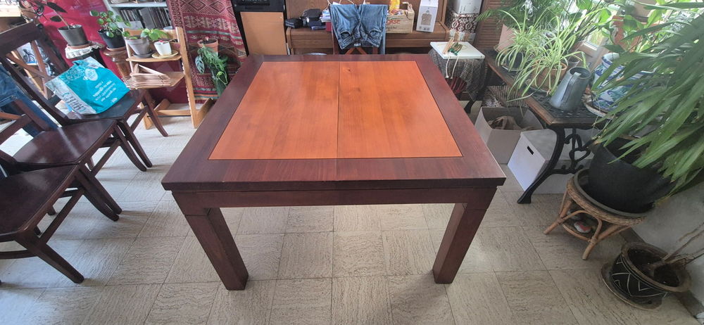 Table &agrave; manger en ch&ecirc;ne massif et ses quatre chaises Meubles