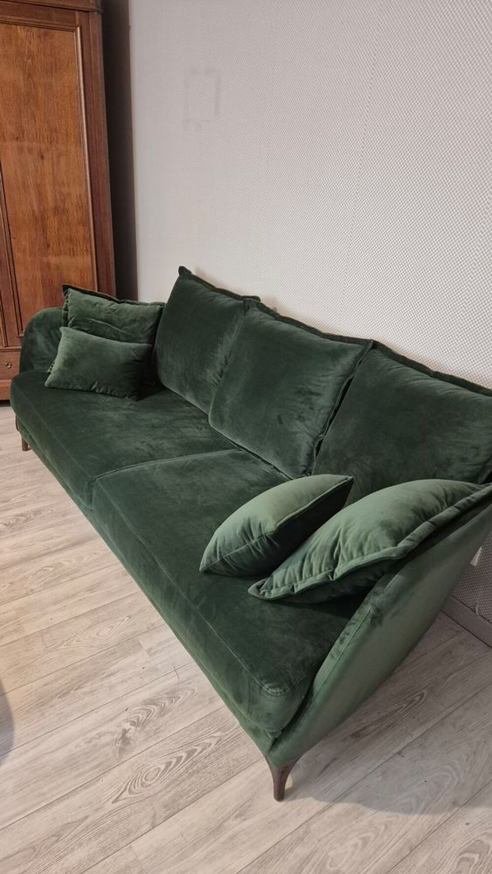 Canap&eacute; FAMA mod&egrave;le Nadine - Vert velours - NEUF Meubles
