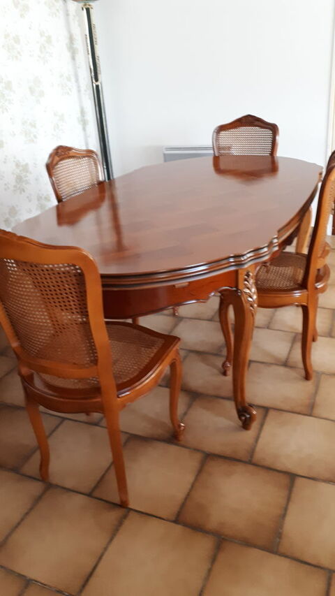 Lot table et 6 chaises en merisier 450 Les Ulmes (49)
