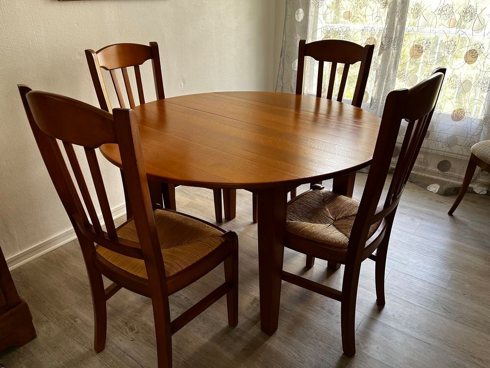 Ensemble table ronde + 4 chaises en ch&ecirc;ne massif vieilli Meubles