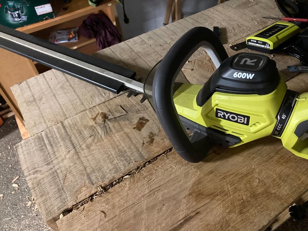 Taille haie Ryobi 60cm Jardin