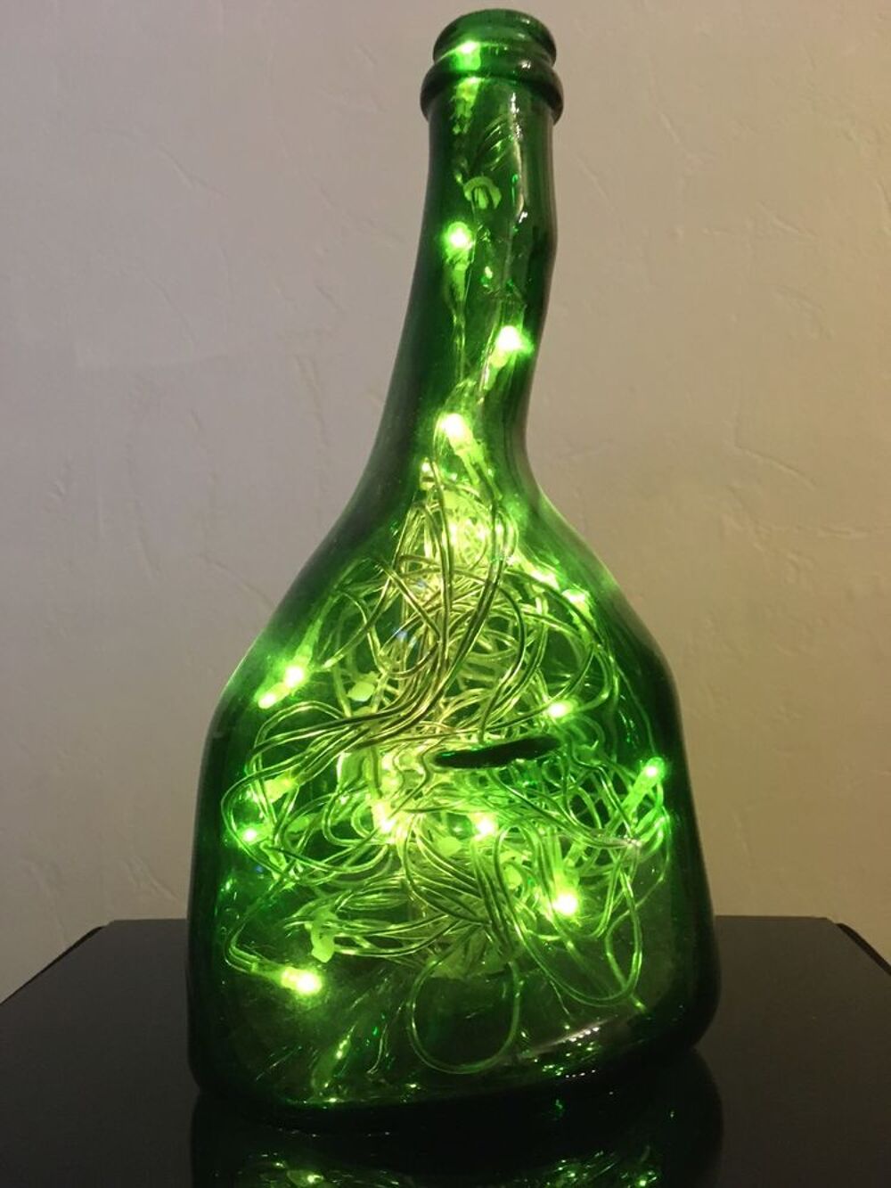 Lampe bouteille verte avec guirlande
Décoration
