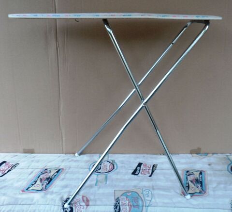 Ancienne table à repasser jouet enfant à partir de 3-4 ans 15 Castries (34)