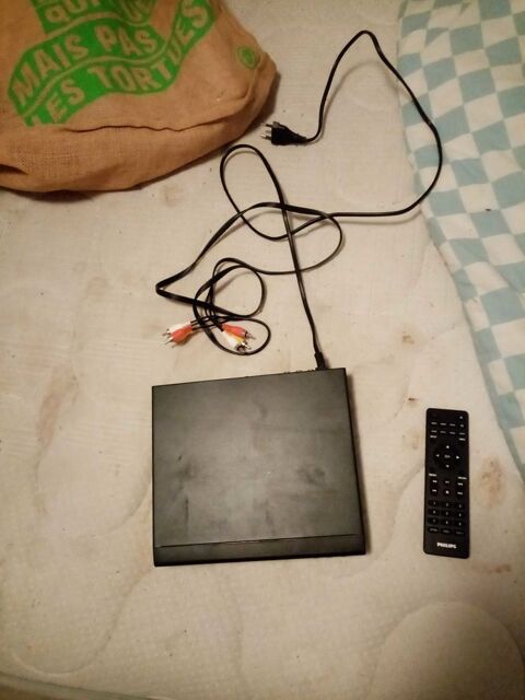 Petite lecteur DVD avec t�l�commande 25 Biarritz (64)