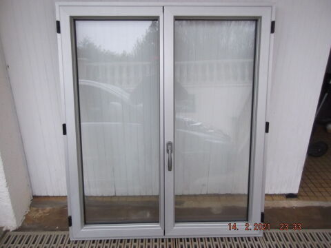 1 fen�tre ALU double vitrage 360 Auray (56)