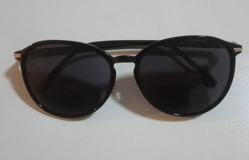 Lunette de soleil noire Bijoux et montres