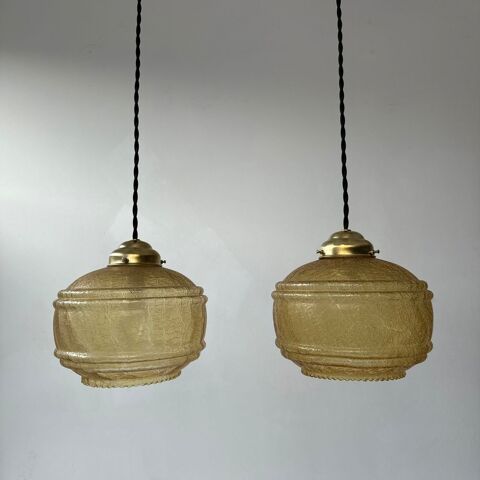 PAIRE  D'ANCIENNES SUSPENSIONS EN VERRE TEXTURE VINTAGE
160 Lille (59)