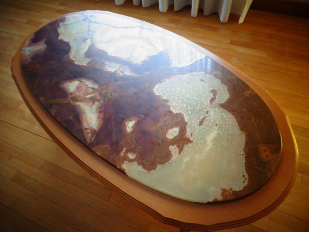 Table basse ovale Style Louis XV en h&ecirc;tre massif et Onyx Meubles