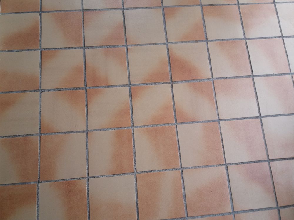 Recherche une quinzaine de carreaux de terrasse. Bricolage