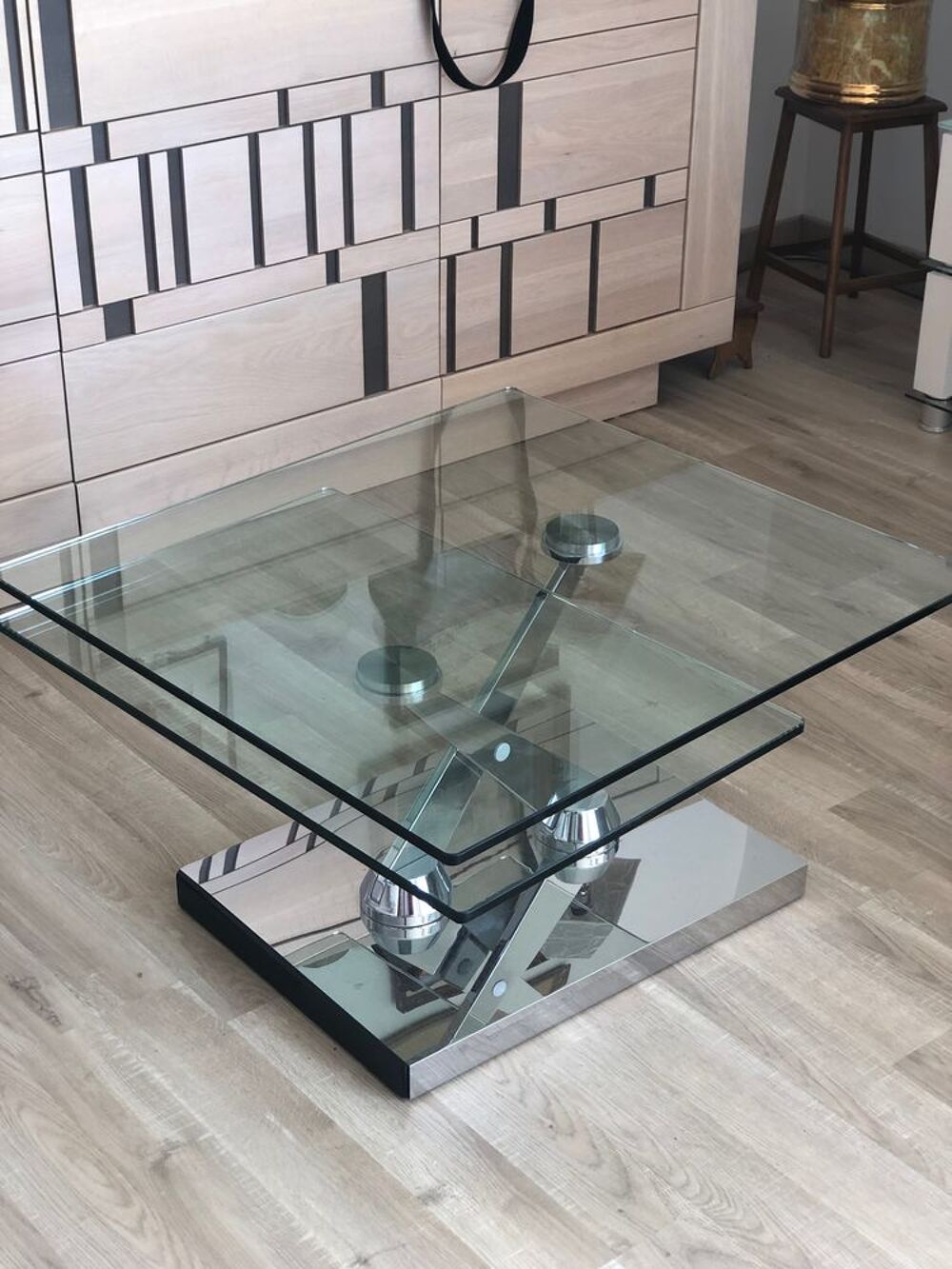 Table basse design en verre pivotante Meubles
