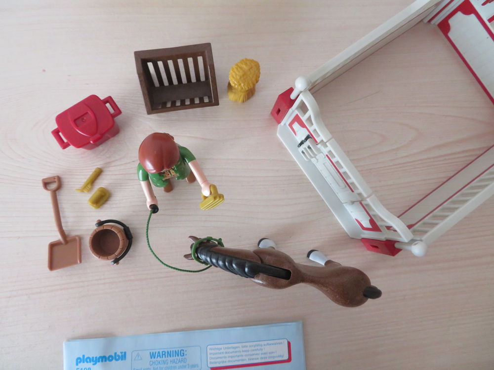 Playmobil 5108 &eacute;table 98% complet Geobra jouet toy figurine Jeux / jouets