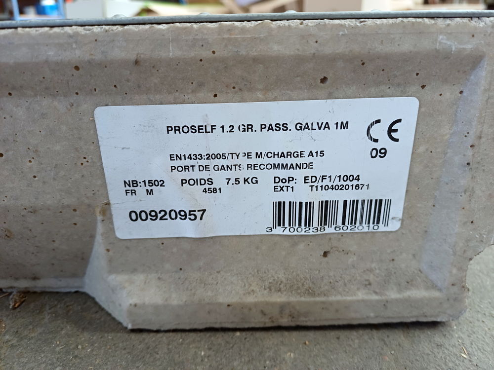 Caniveau PROSELF d'1m et sa grille galva 12cm environ Jardin