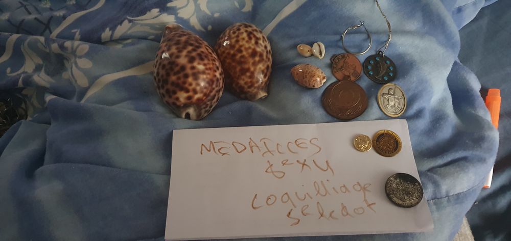 Je suis Audrey je mes.bijoux coliers bracelet Bijoux et montres