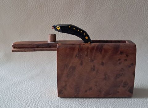 objet de curiosit� 
bo�te � serpent en bois pr�cieux Thuya  15 Carnon Plage (34)