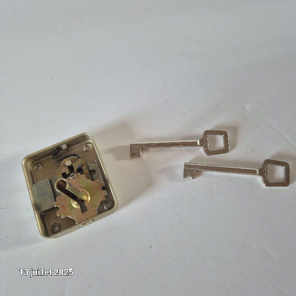 Serrure d'armoire vachette, s&eacute;curit&eacute; 3, gorges 224 et 2 cl&eacute;s Bricolage