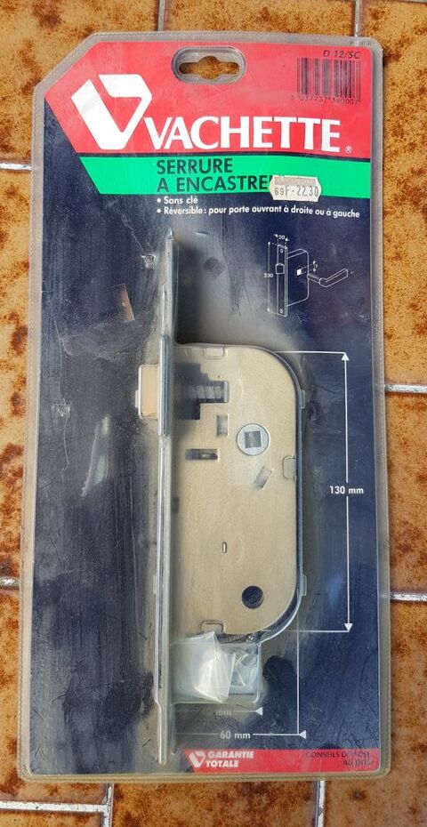Serrure  larder  D23 - axe 40 mm - ttire bouts carrs 3 Marseille 9 (13)
