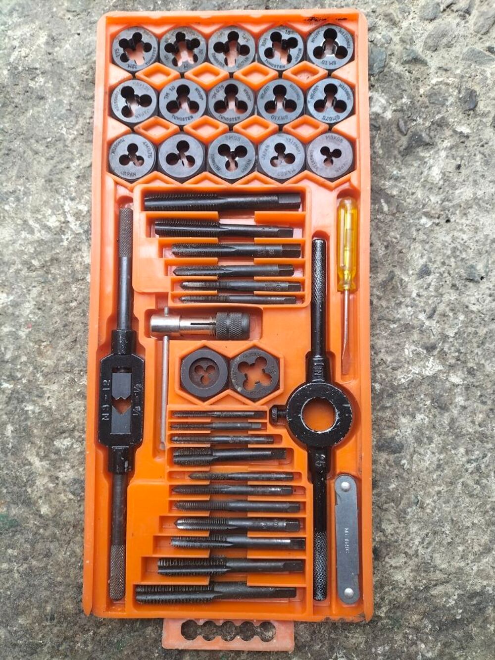 coffret tarauds et fili&egrave;res Bricolage