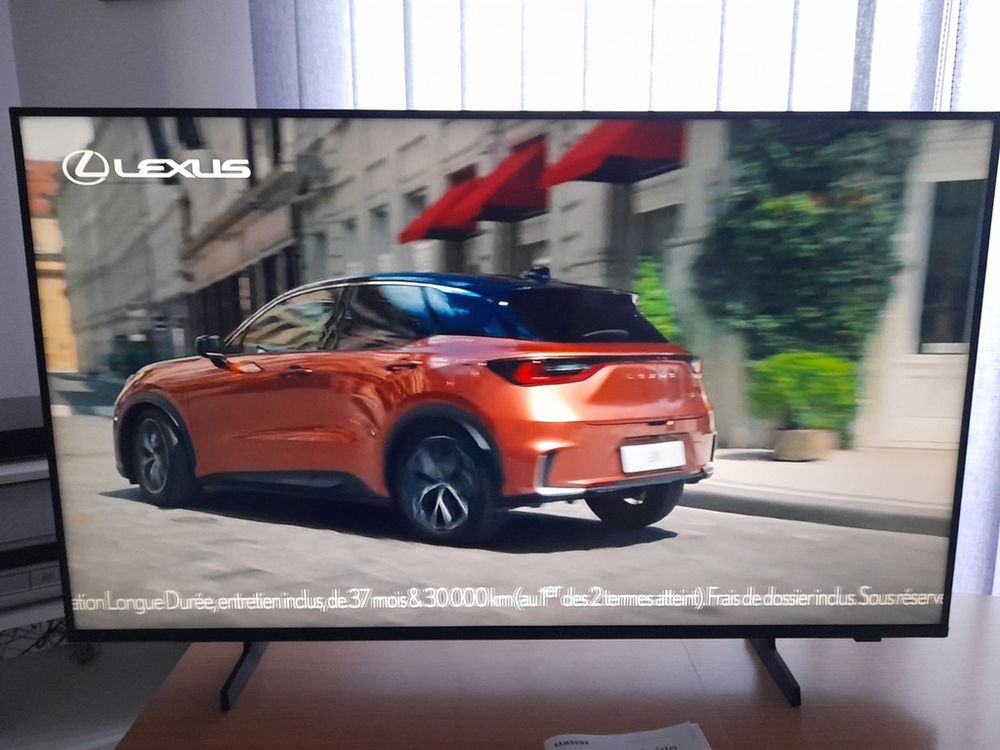 T&eacute;l&eacute;viseur LC Samsung CRYSTAL UHD LED Photos/Video/TV