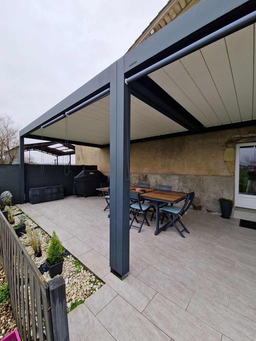 Pergola bioclimatique BRUSTOR Jardin