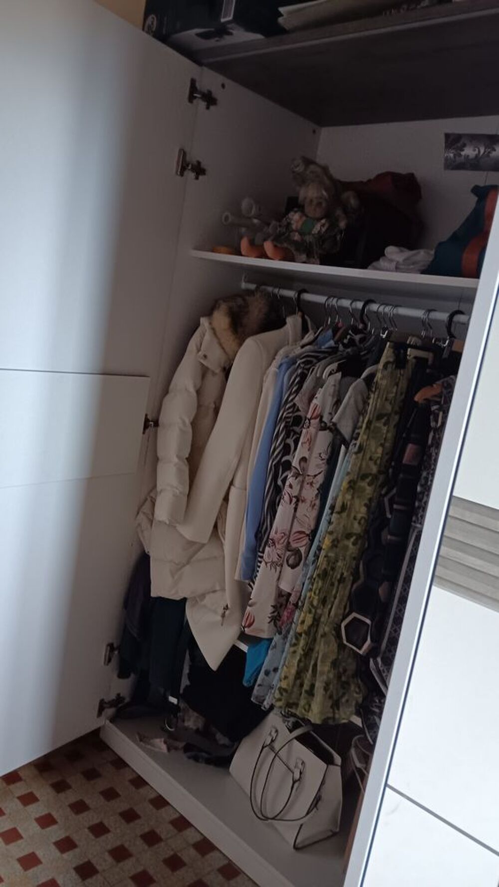 armoire blanche, Meubles