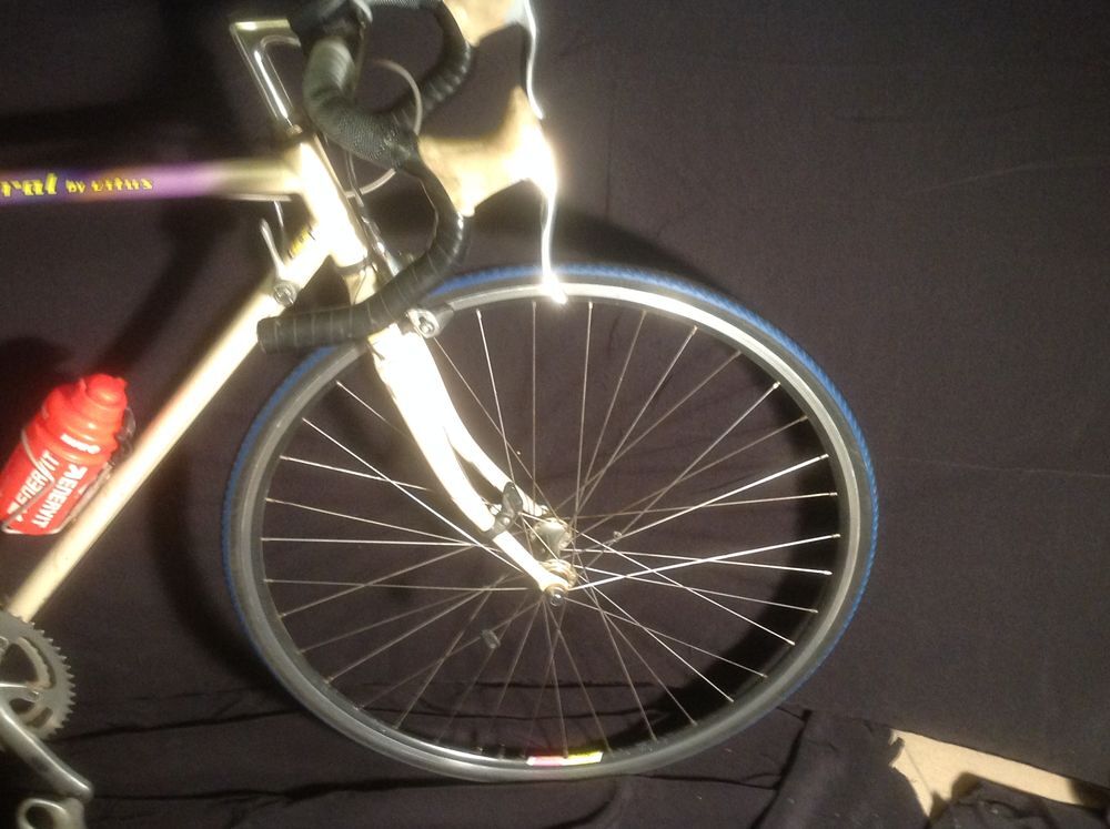 V&eacute;lo de route Cadre By VITUS FUTURAL
CHIMANO RX 100
Vélos