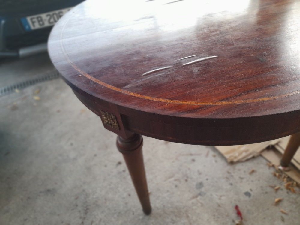 , table marquet&eacute;e et chaises , acajou massif Meubles