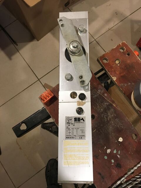 Moteur hydraulique de barri�re SEA 99 Barjac (30)