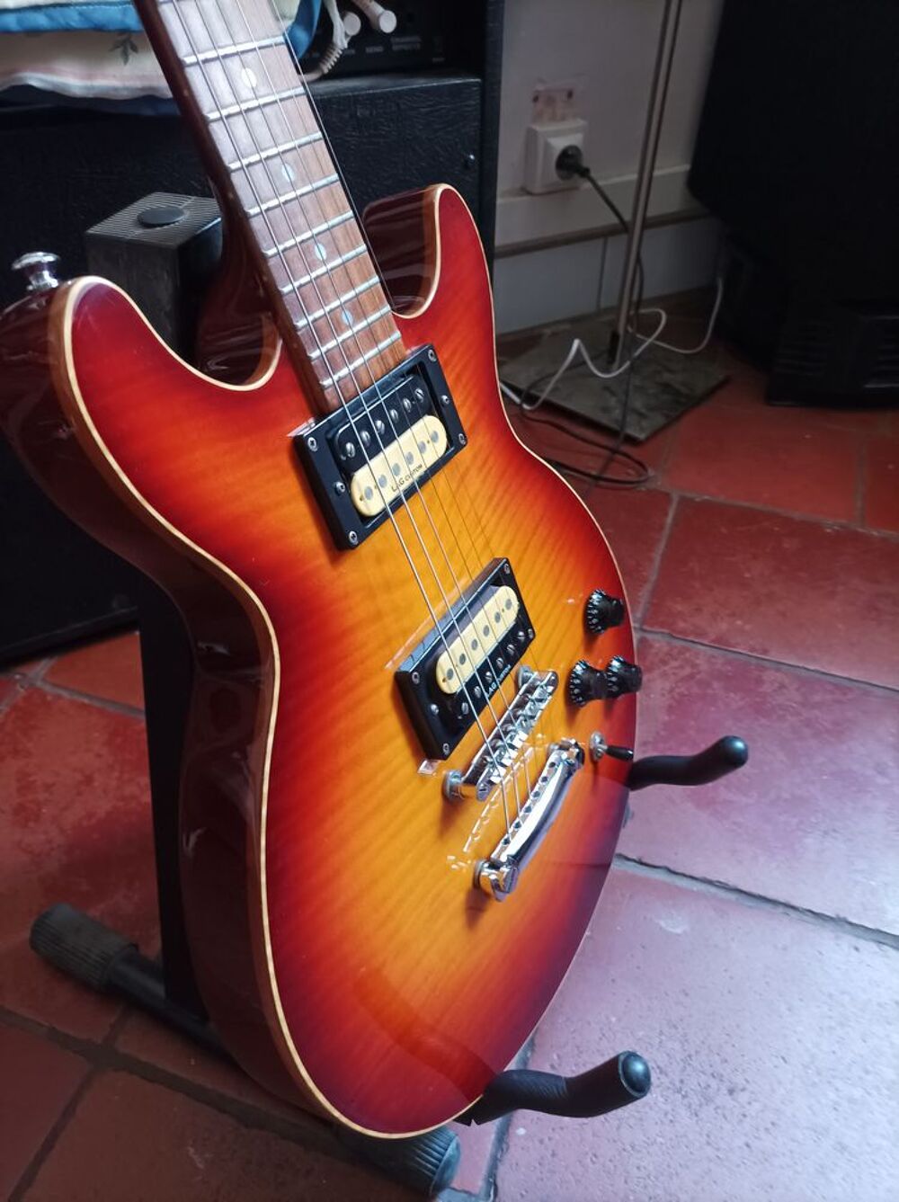 guitare LAG Roxanne originale. Instruments de musique