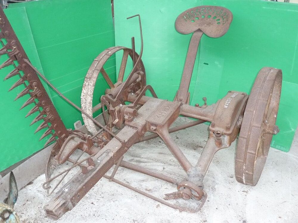   Faucheuse à traction animale MASSEY-HARRIS 